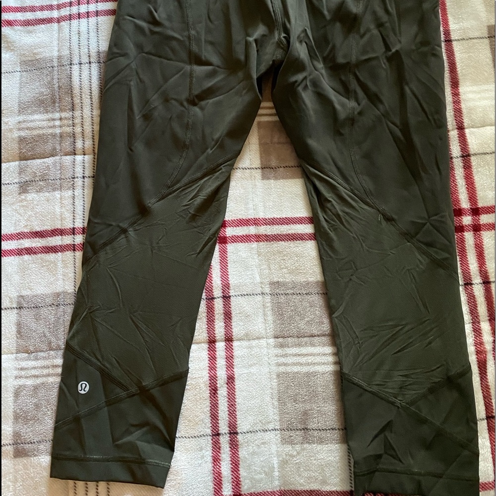 Lululemon Pace Rival Crop *Full-On Luxtreme 22"
Dark Olive - Picture 6 of 11
